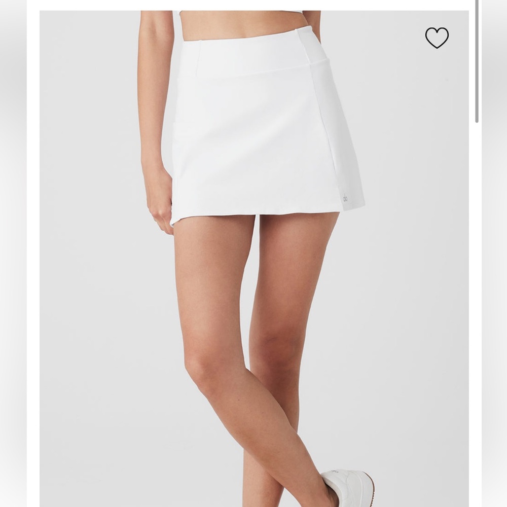 ALO - Airbrush HighWaist Good Form Tennis Skirt
Size SM $78
Small stain on side